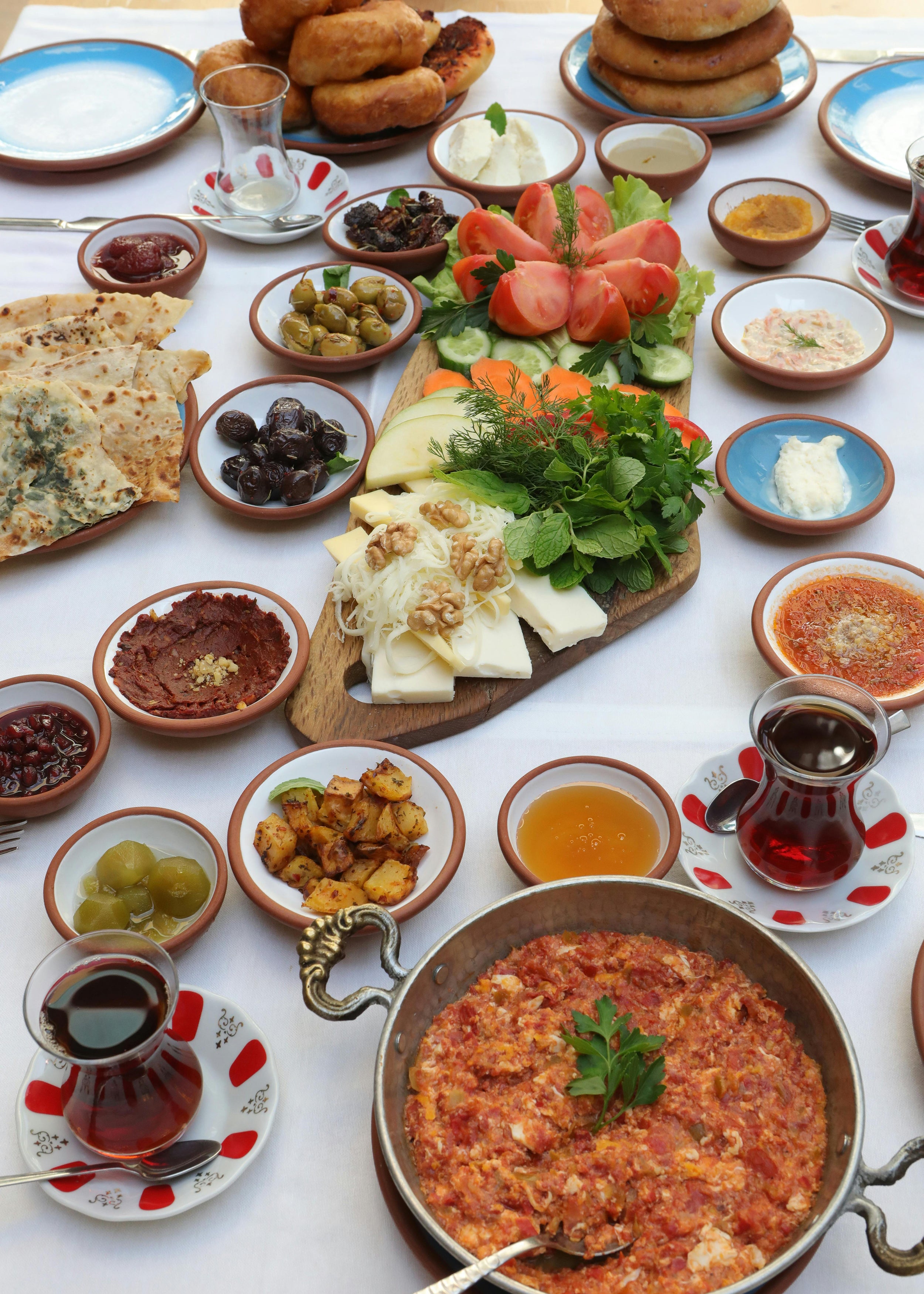 How to Build the Perfect Mediterranean Mezze Platter