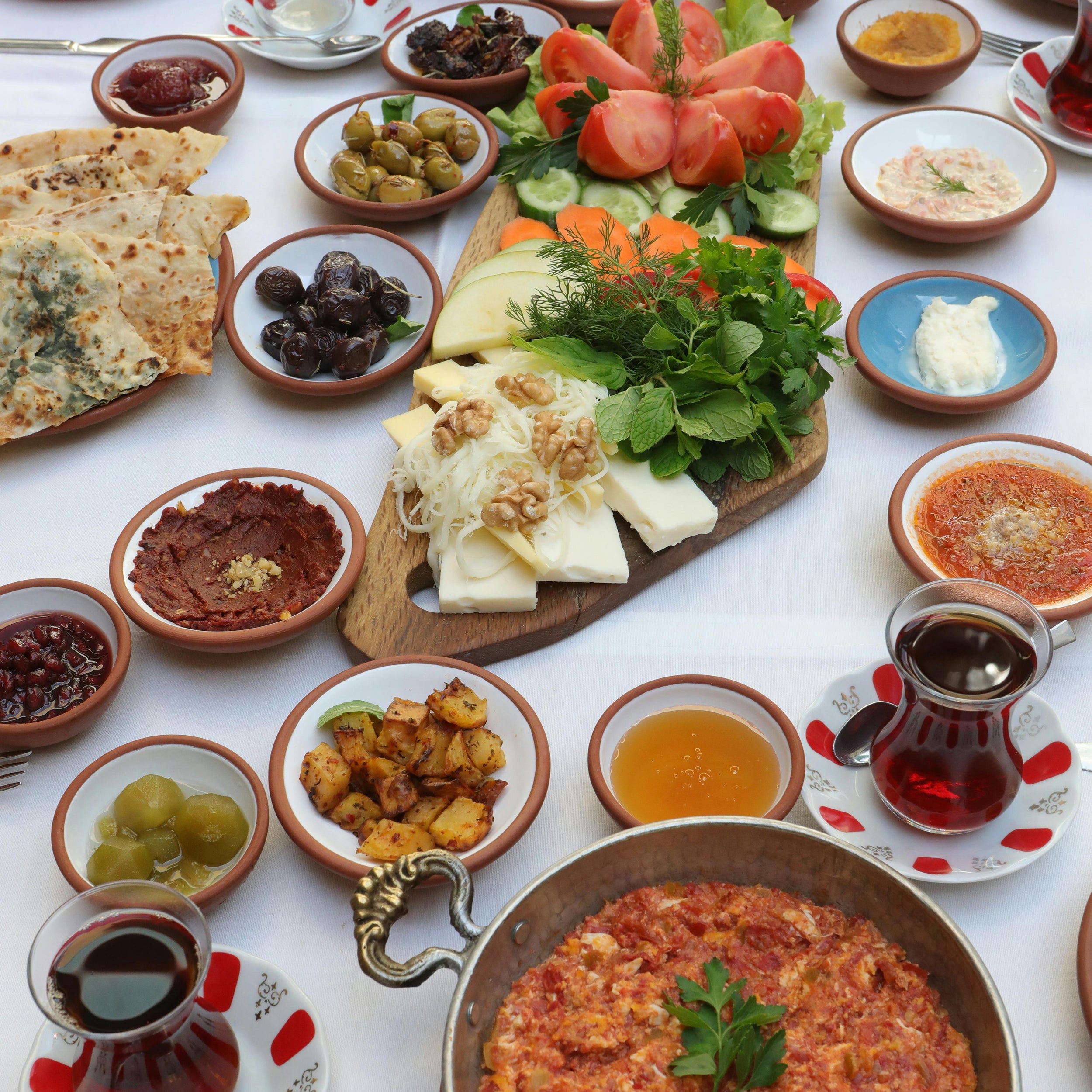 How to Build the Perfect Mediterranean Mezze Platter